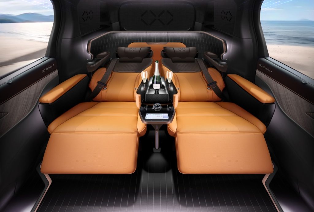 Faraday Future FX Super One: debutta il minivan elettrico di lusso con griglia LED “F.A.C.E.” | Elettronauti.it