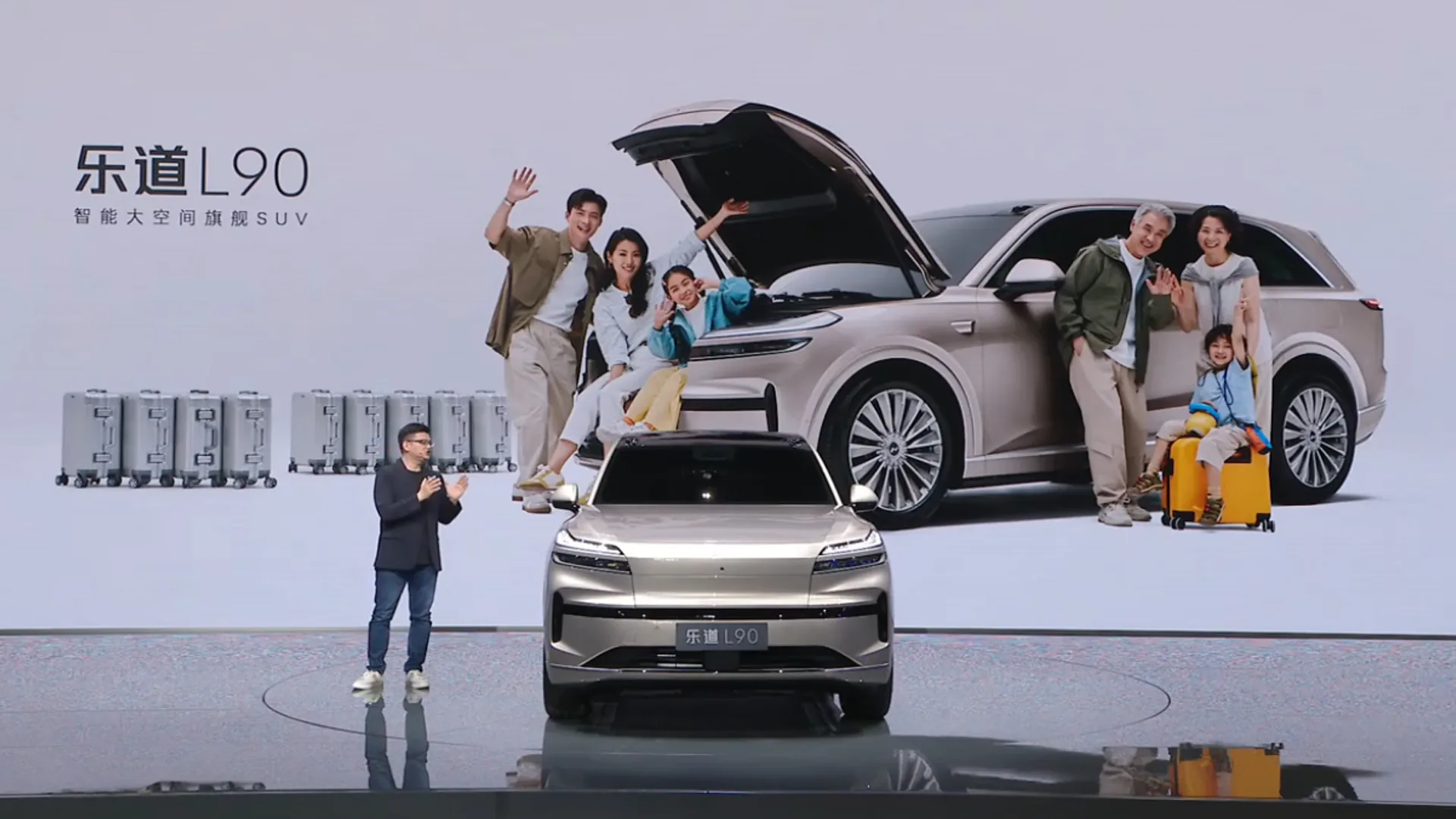 Shanghai Auto Show - Onvo L90 con un bagagliaio super capiente