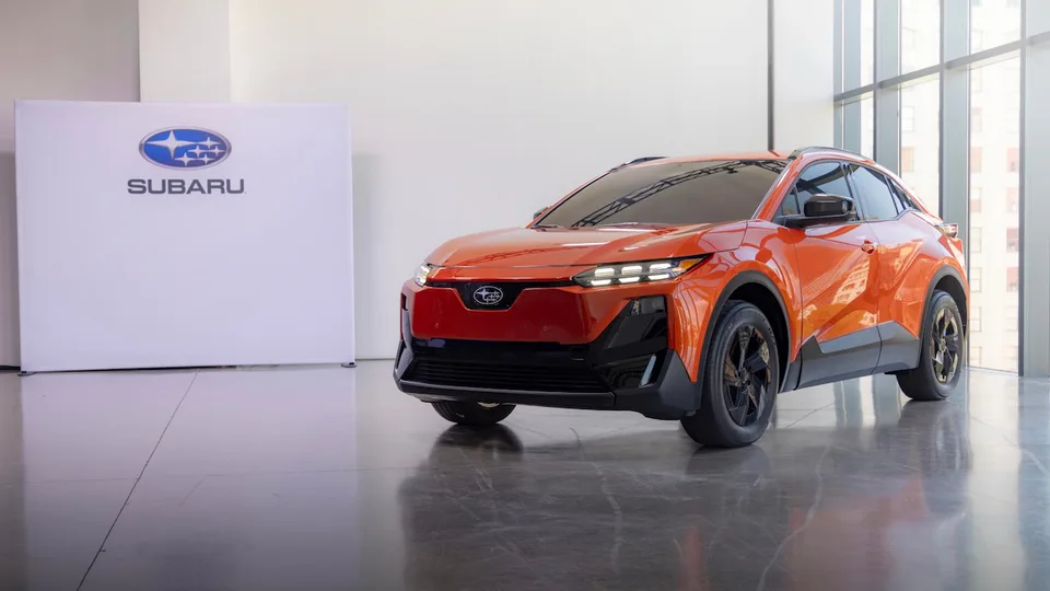Subaru Uncharted 2026: primo SUV elettrico compatto AWD con autonomia di oltre 483 km