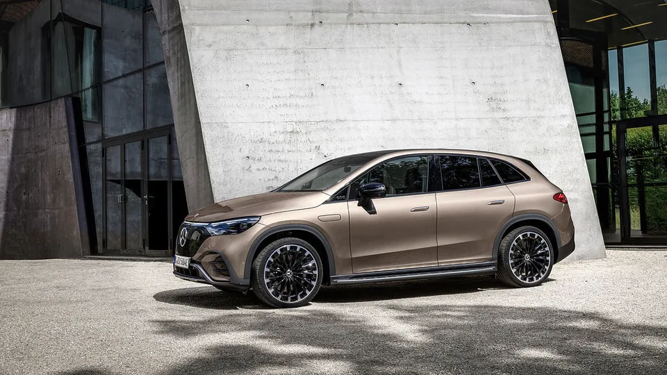 La nuova Mercedes-Benz EQE SUV unisce lusso e tecnologia e versatilità