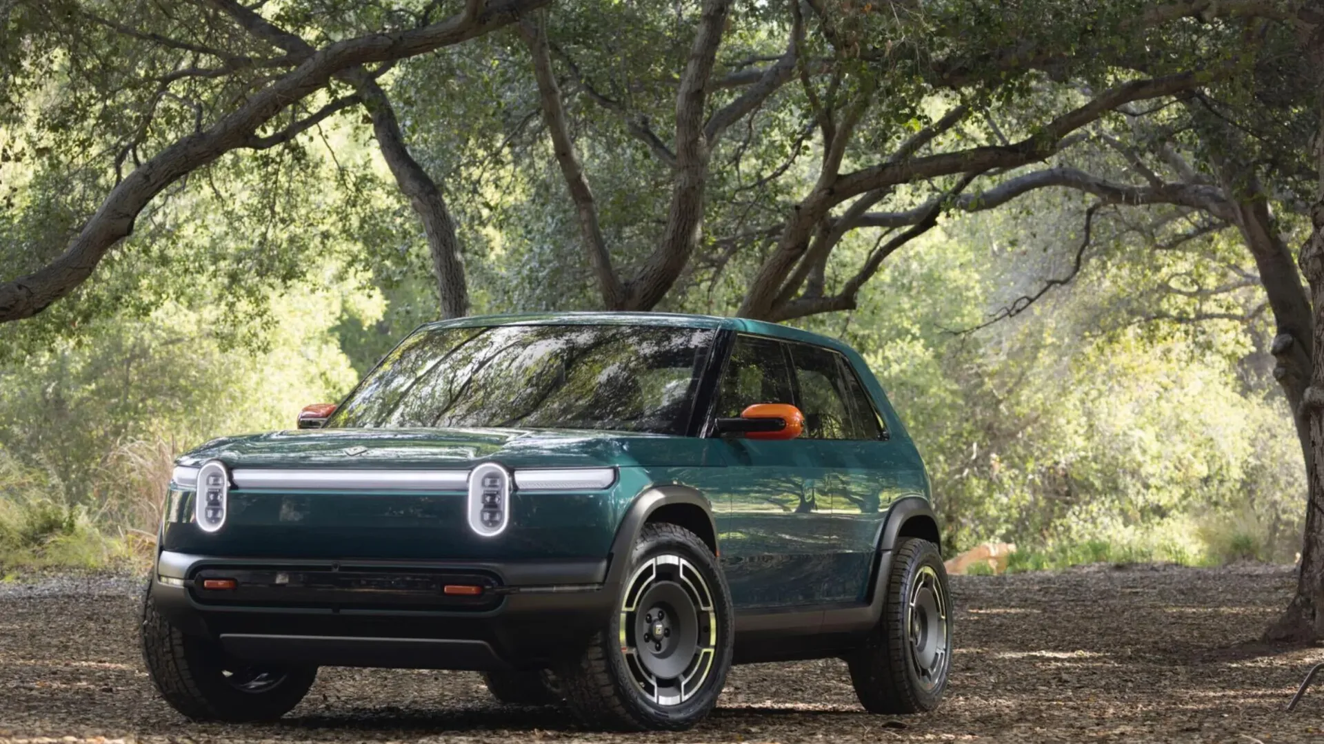 Rivian mette in mostra la sua potenza con il crossover elettrico trimotore R3X