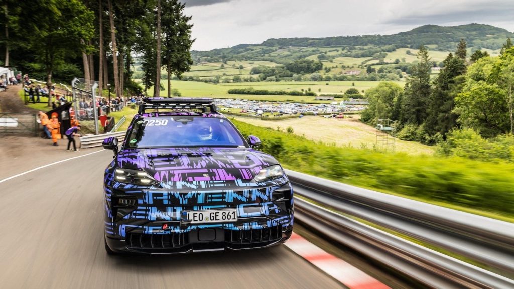 Porsche Cayenne Electric: test estremi e record su pista per il nuovo SUV a zero emissioni | Elettronauti.it