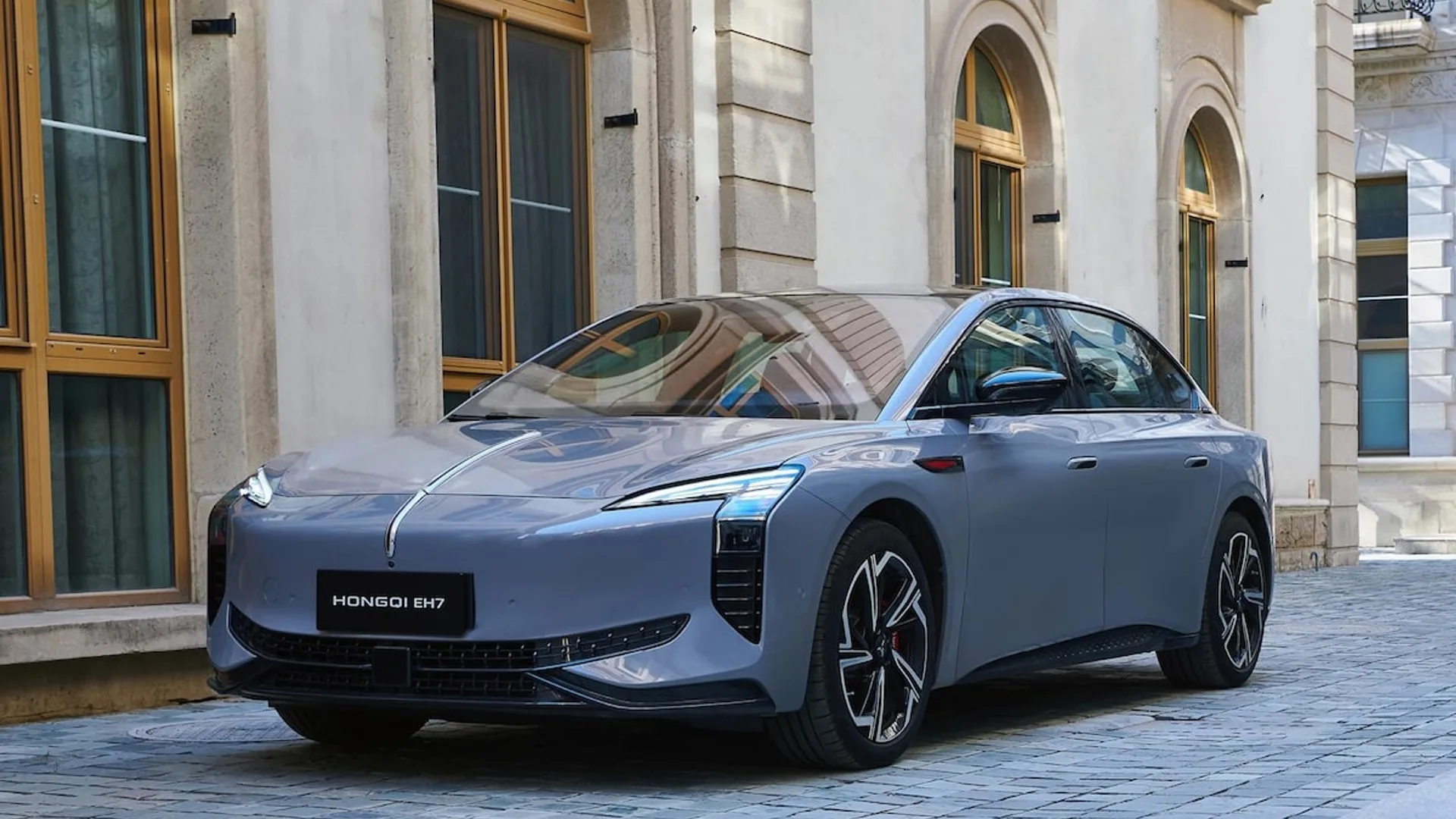 FAW accelera sulle batterie allo stato solido per Hongqi