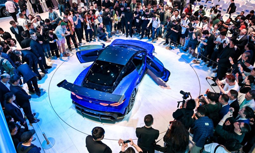 BYD Rilascia la Denza Z: Innovazione e Lusso a Shanghai | Elettronauti.it