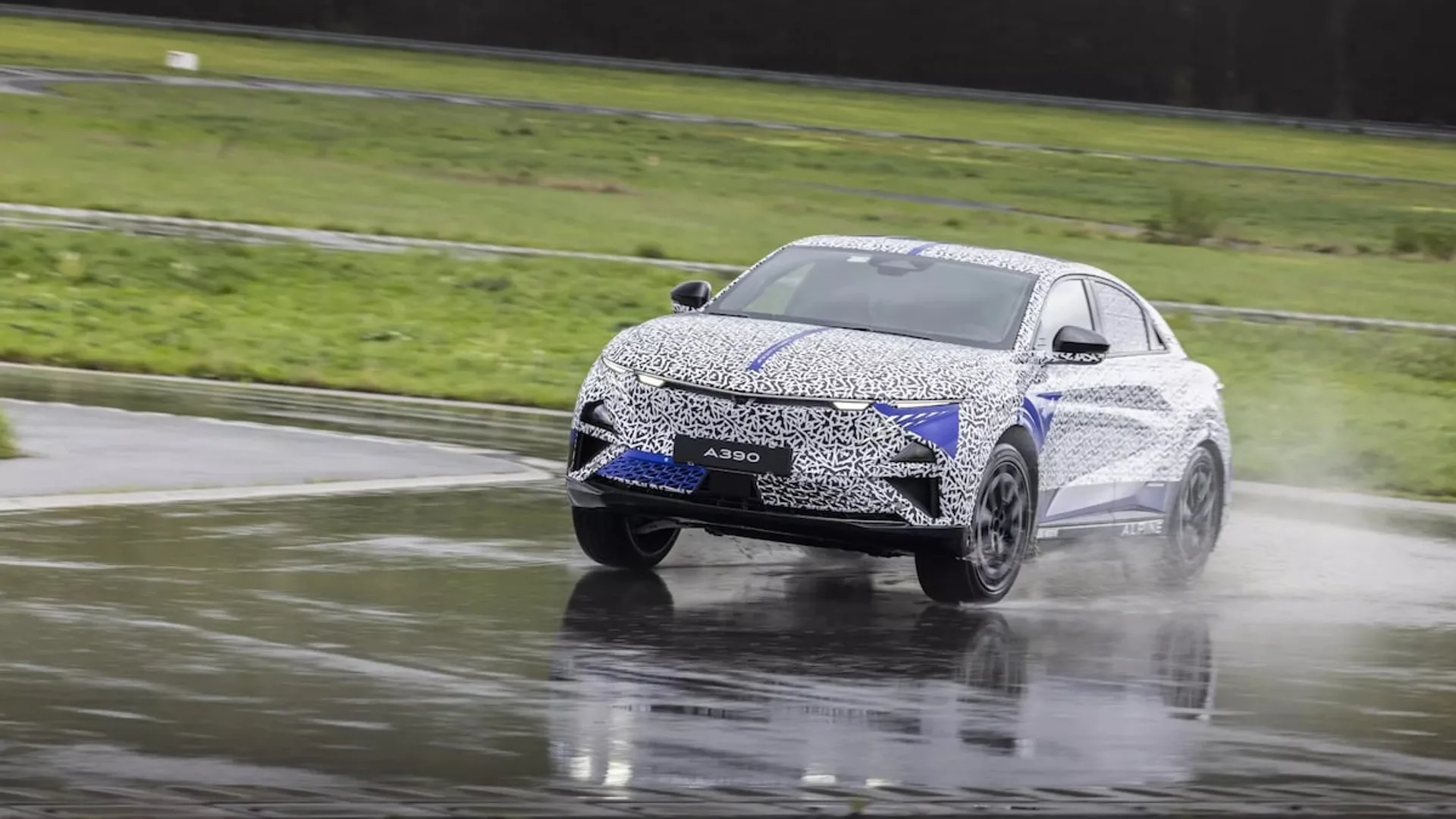 A390 Alpine: Ultimi test per la Sport Fastback
