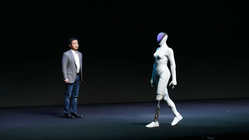 Robot umanoidi: BYD, XPENG e OpenAI accelerano
