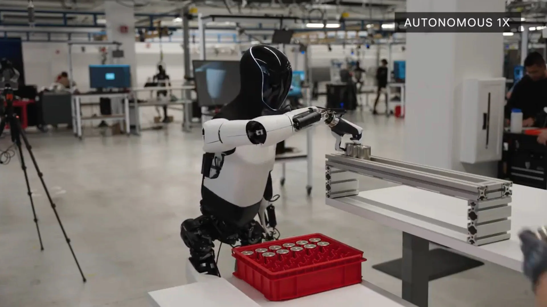 Musk ammette: nessun robot Optimus operativo in Tesla