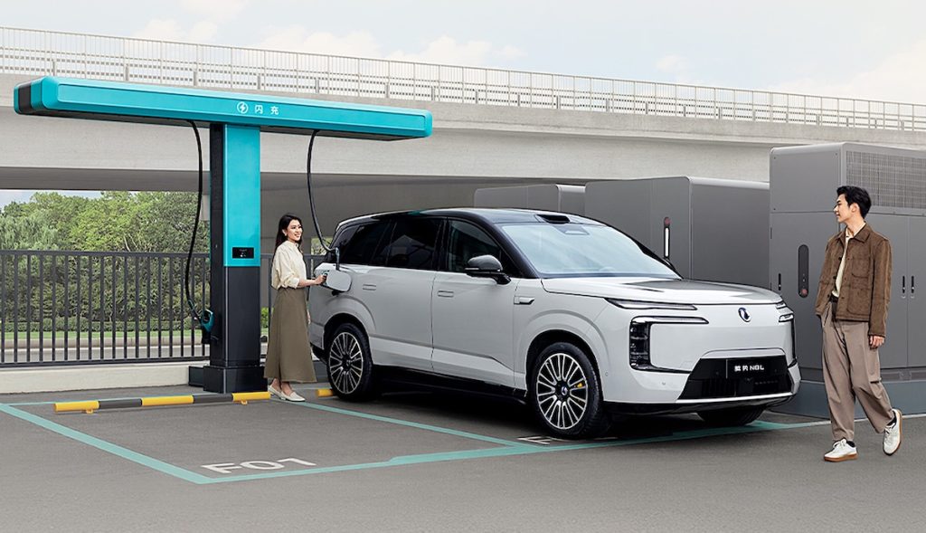 BYD Denza N8: 1.003 km e ricarica in 5 minuti | Elettronauti.it