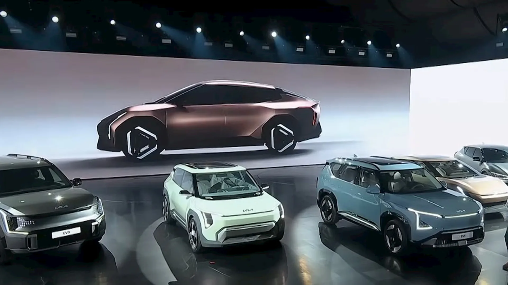La nuova berlina elettrica EV4 di Kia si sta già guadagnando un modello a due volumi