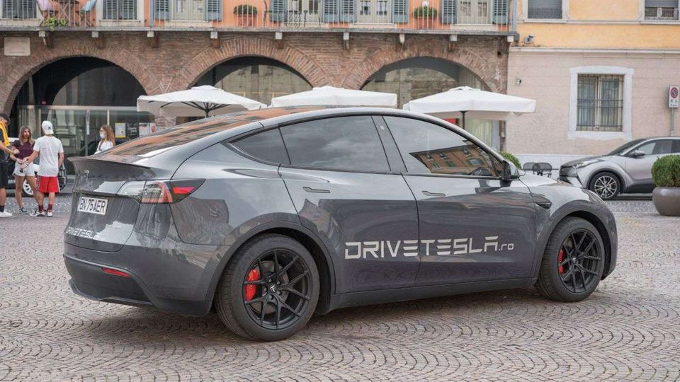 Prima Tesla Model Y in italia