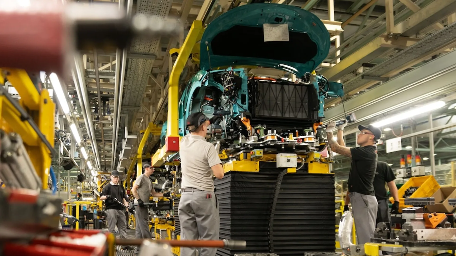 Nissan Leaf, ritardi nella produzione britannica
