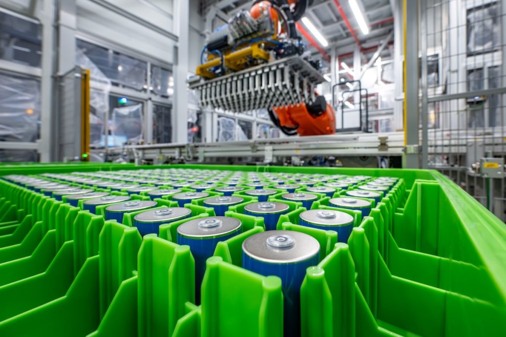BMW inaugura la fabbrica di batterie Gen6 in Baviera | Elettronauti.it