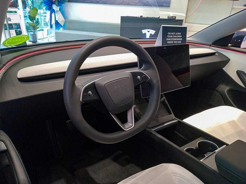 Interni di Tesla Model 3 | Elettronauti.it