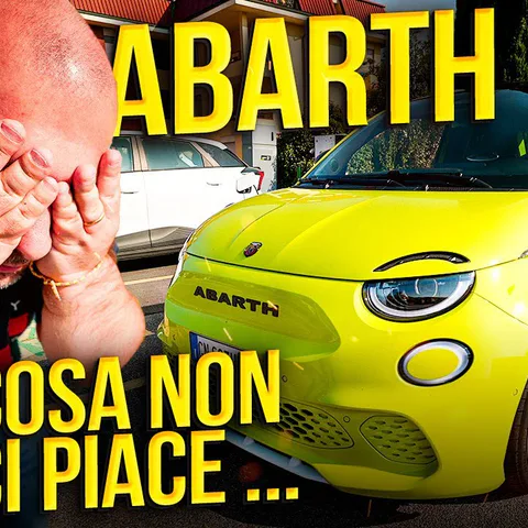 Copertina del video dedicato alla prova dell’Abarth 500e e all’analisi dei suoi principali pregi e limiti