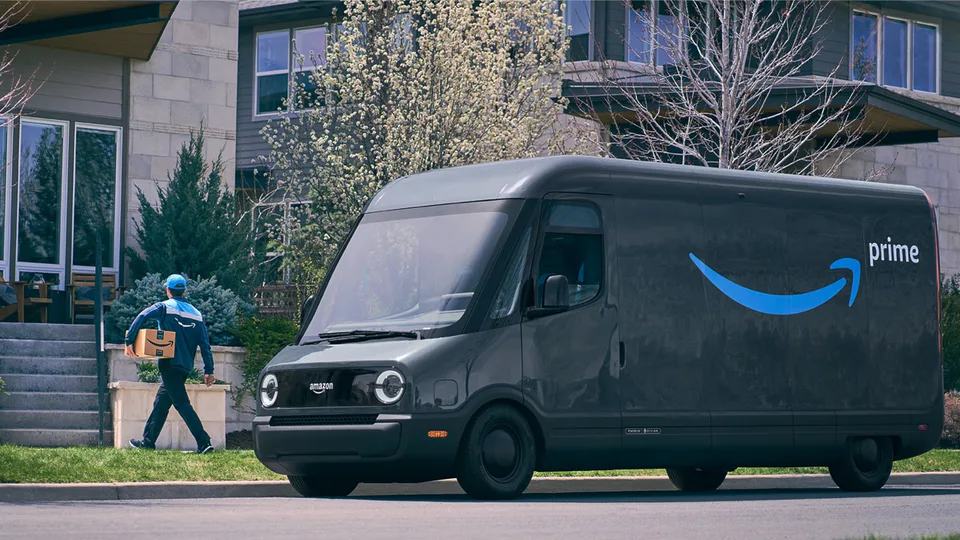 Rivian in trattativa con Amazon per porre fine all'accordo di esclusiva per i furgoni elettrici.