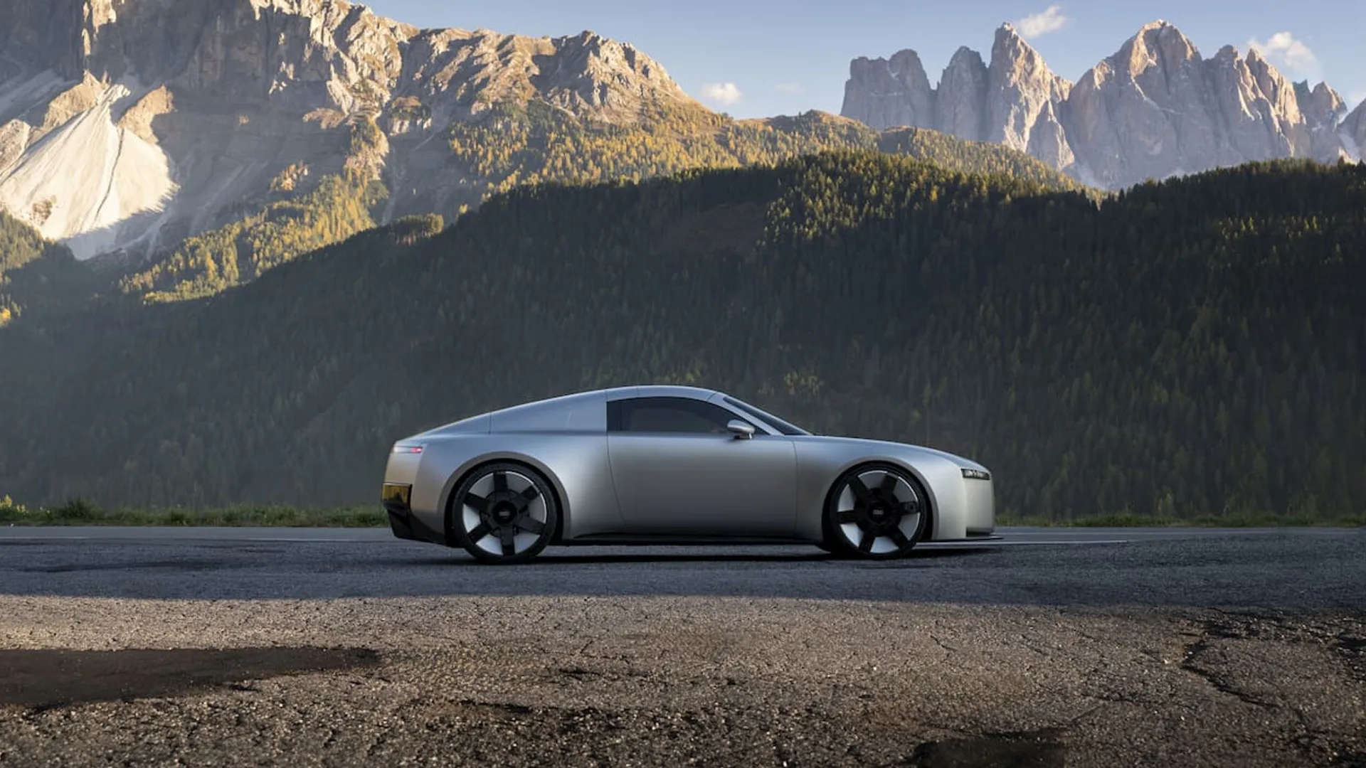Audi conferma la sportiva elettrica, Porsche in dubbio