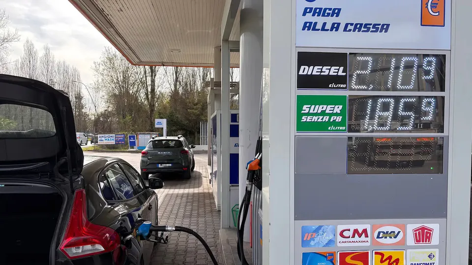 Caro carburanti: le e-bike sono la soluzione più economica