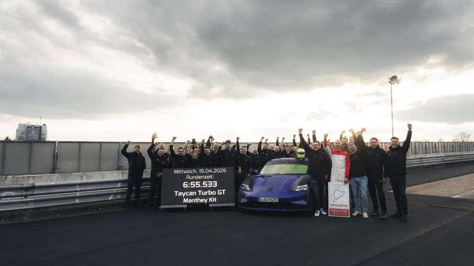 Porsche Taycan turbo gt con il kit manthey