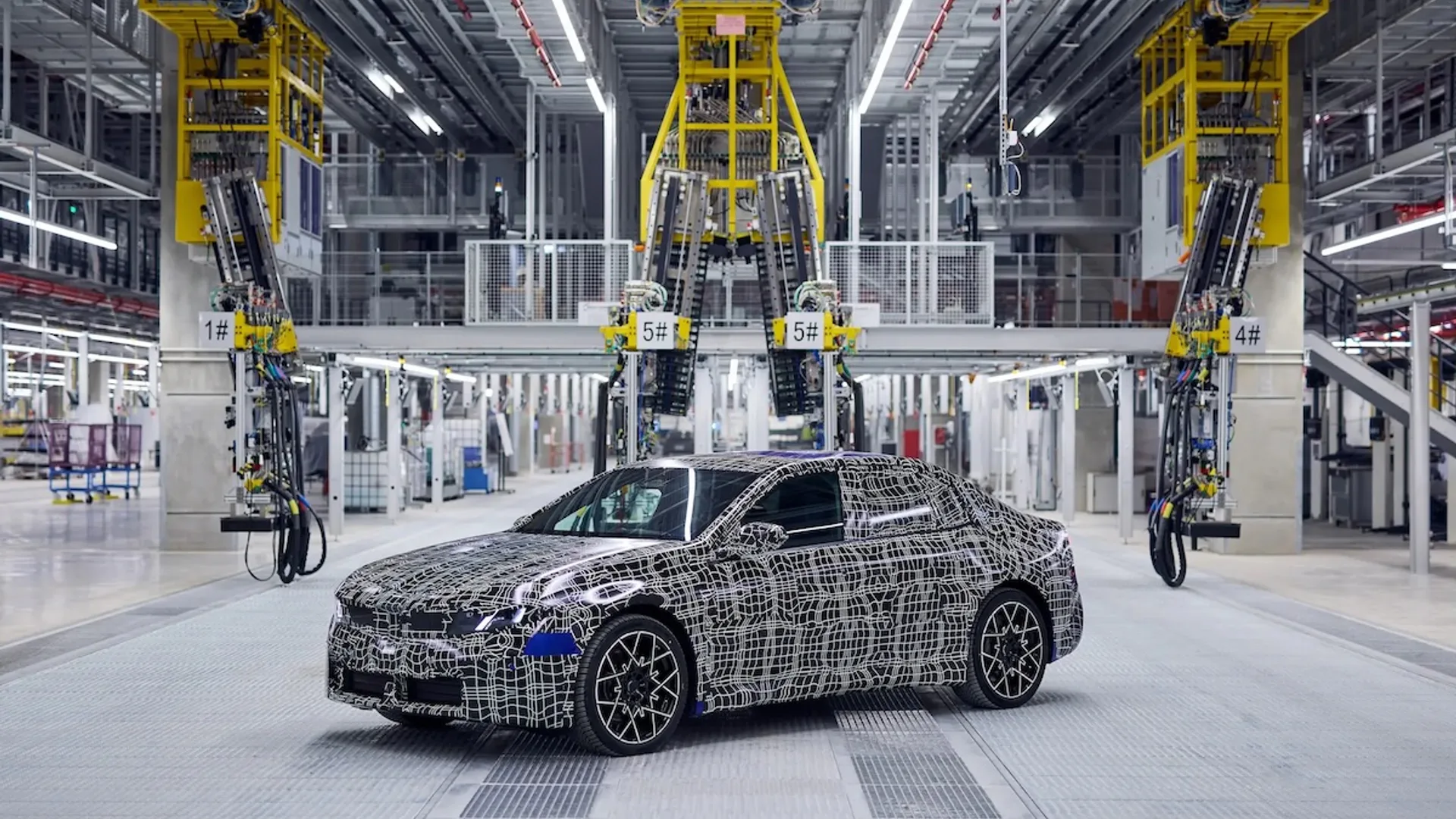 BMW i3 elettrica: debutto estate, M nel 2027