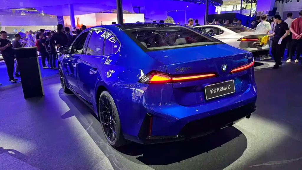 BMW i3 Long Wheelbase: interni svelati in Cina | Elettronauti.it