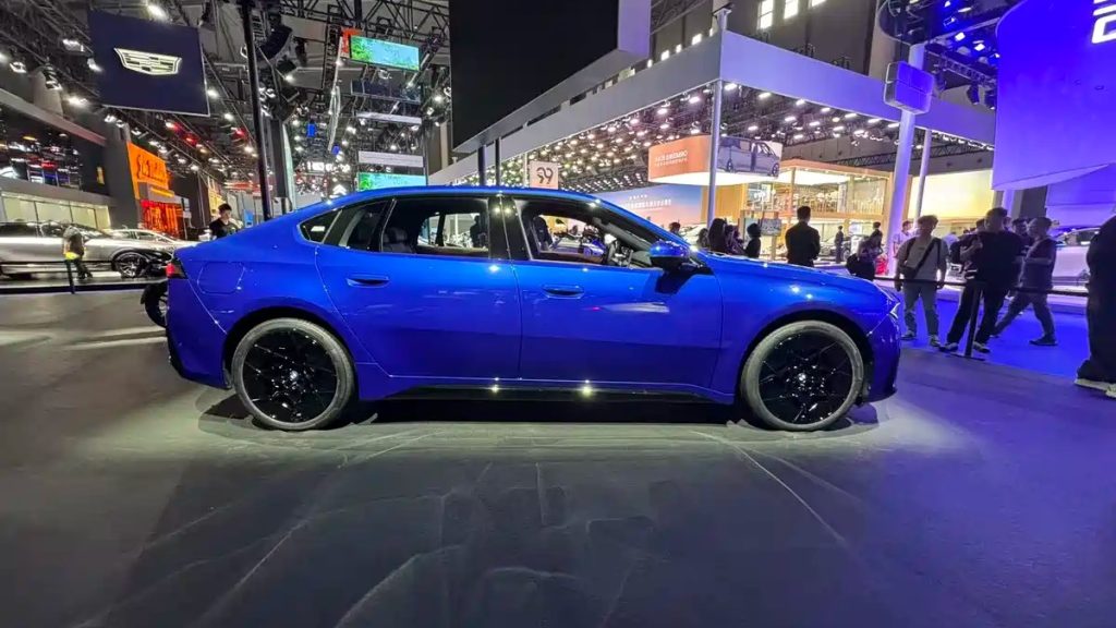 BMW i3 Long Wheelbase: interni svelati in Cina | Elettronauti.it