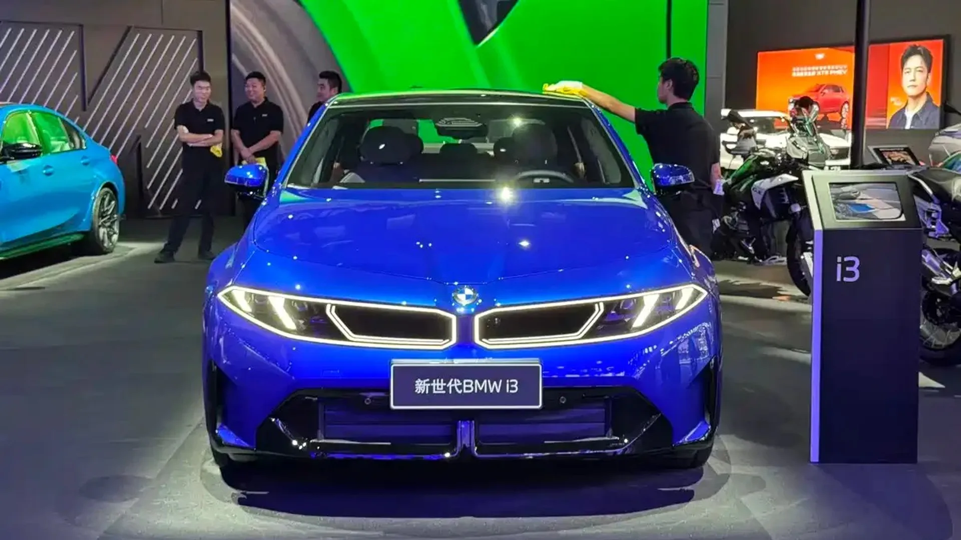 BMW i3 Long Wheelbase: interni svelati in Cina