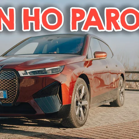 Copertina del video dedicato alla prova della BMW iX, alla tecnologia di bordo e al comfort di guida