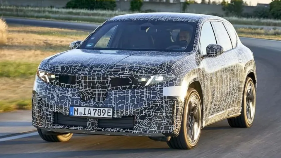 BMW Neue Klasse, il terzo modello entrerà in produzione questo autunno