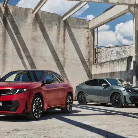 BMW iX4 elettrica: il SUV coupé Neue Klasse di BMW