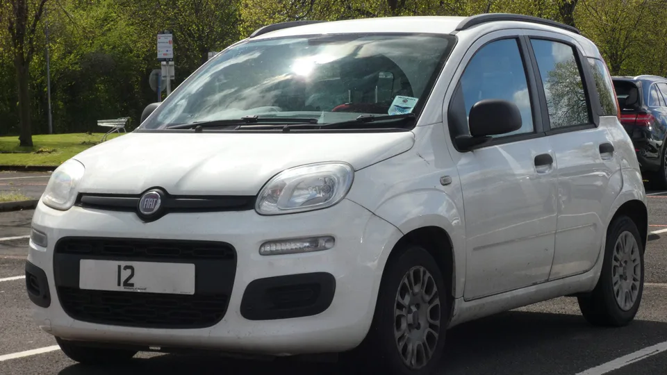 Tema dell’esenzione dal bollo auto 2027 per le versioni con potenza omologata fino a 80 kW