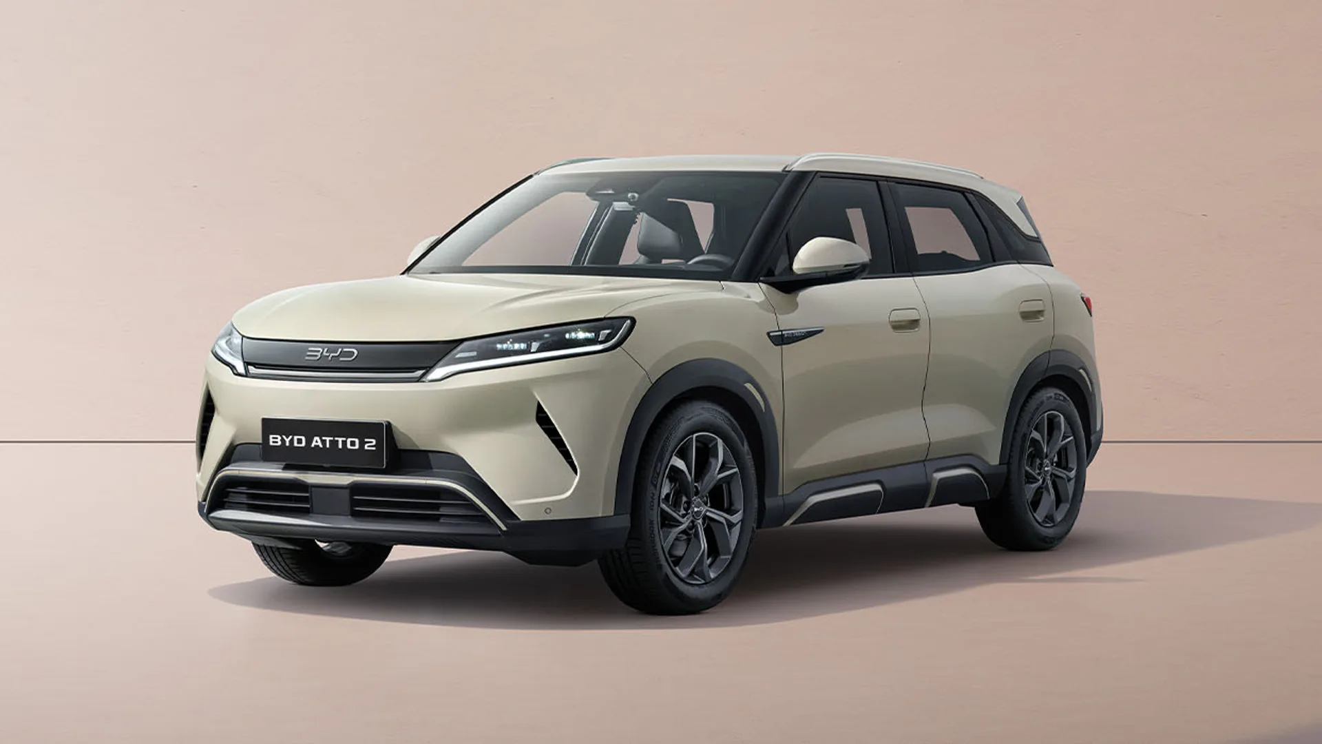 BYD lancia il SUV ultracompatto ATTO 2 con le batterie Blade