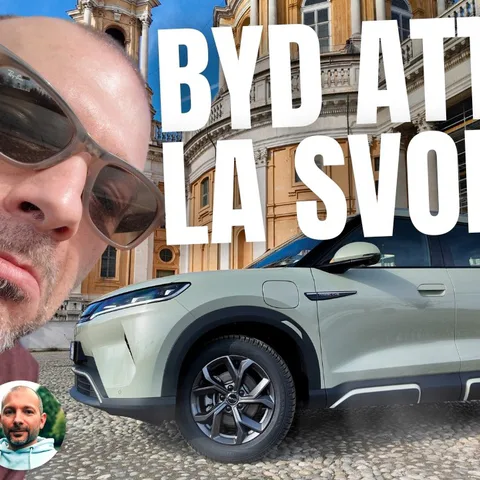 Copertina del video dedicato alla prova della BYD Atto 2, alla batteria LFP e alla ricarica