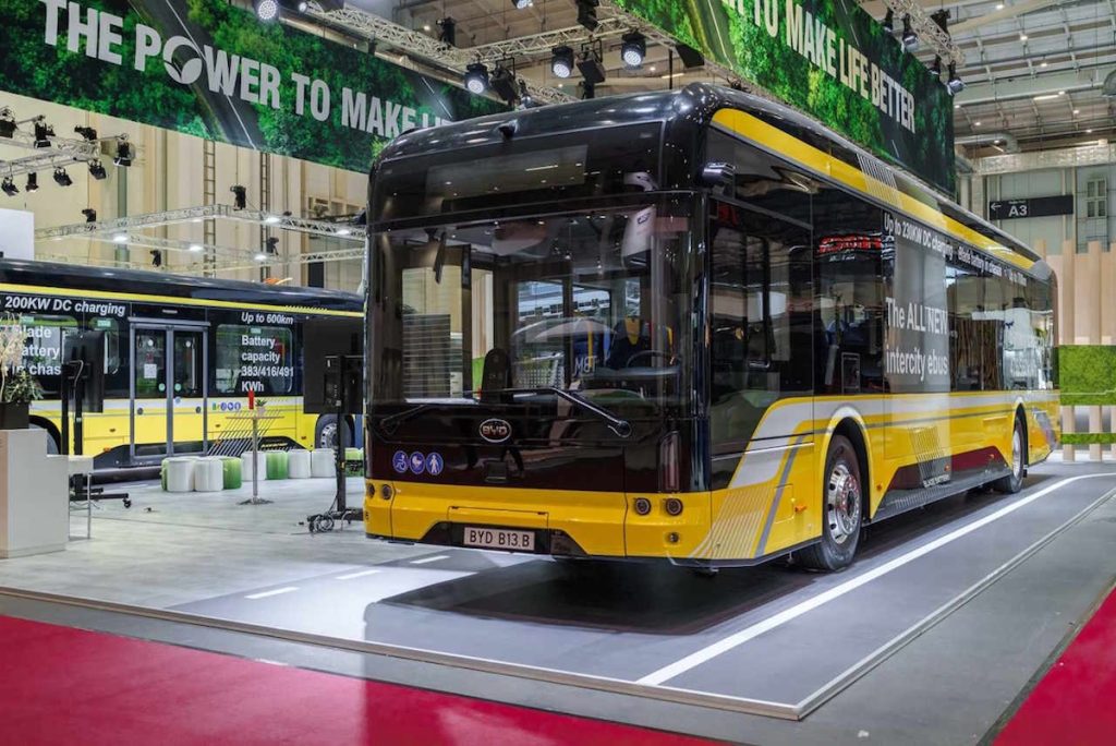 BYD lancia in Europa il nuovo autobus elettrico B13.b con 700 km di autonomia | Elettronauti.it