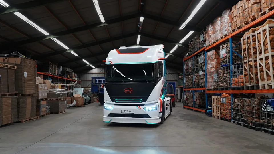 BYD ETT44, camion elettrico da 600 km e 1,5 MW