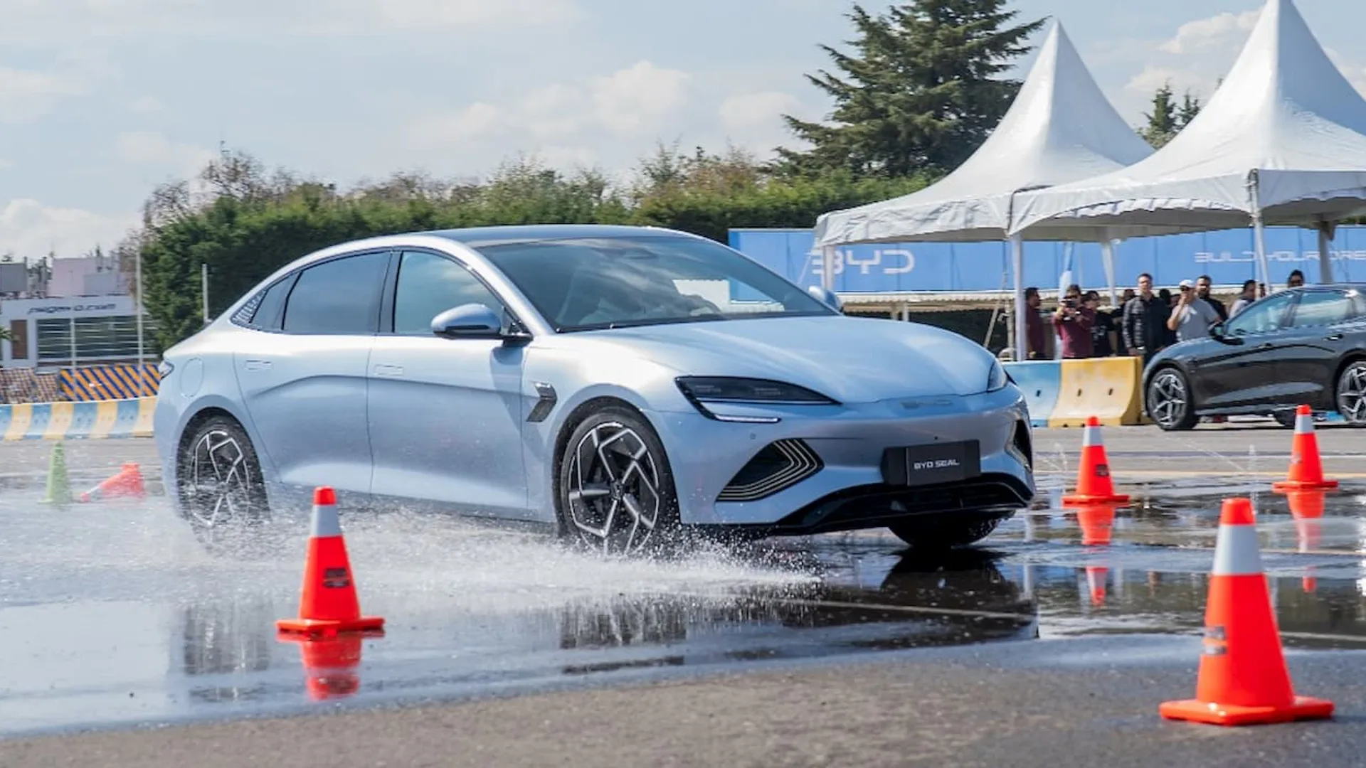 BYD testa le batterie allo stato solido sulla Seal: autonomia record di 1.875 km