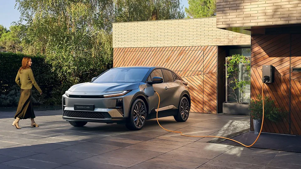 Toyota C-HR+ elettrica: autonomia fino a 607 km