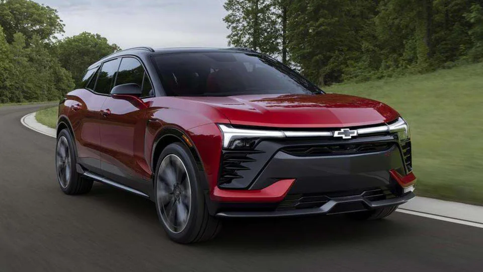 chevrolet blazer ev su strada