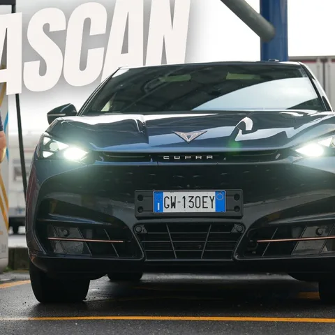 Copertina del test autostradale della Cupra Tavascan tra pioggia, consumi e ricarica rapida