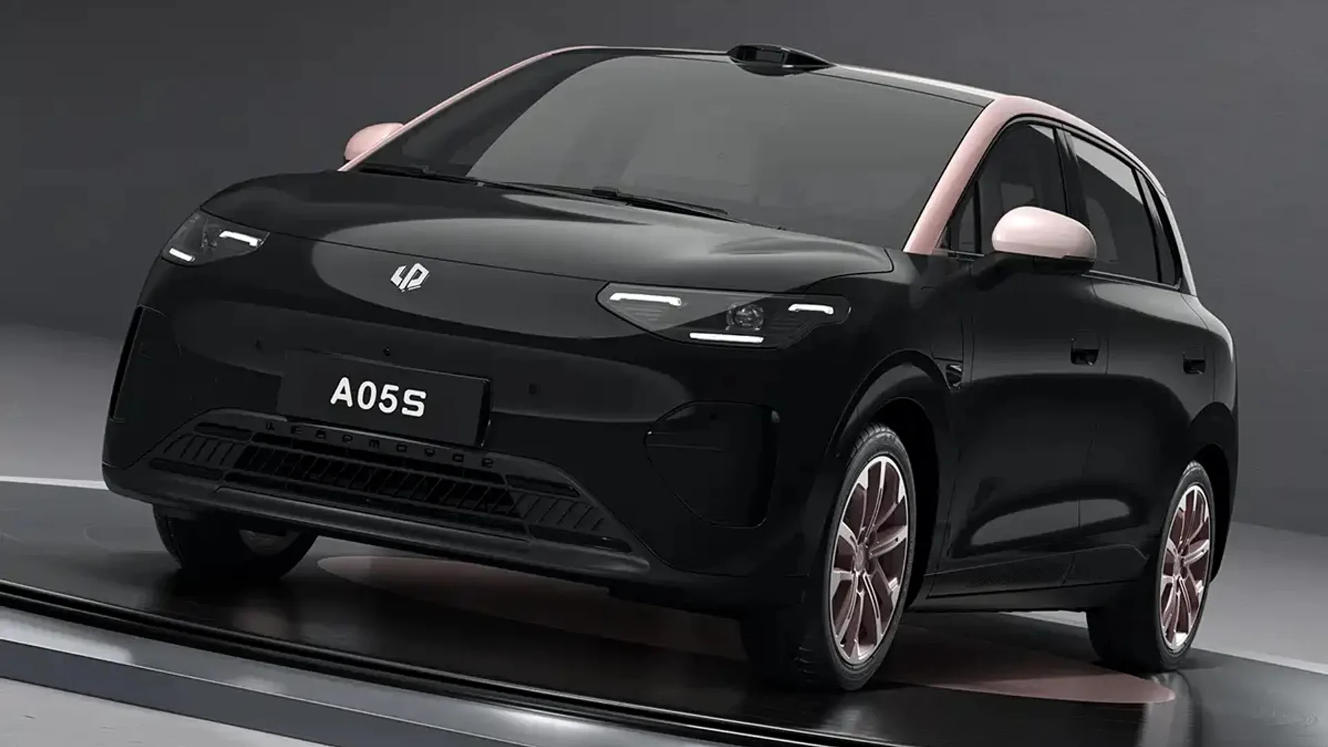 Leapmotor A05S: interni svelati in anteprima