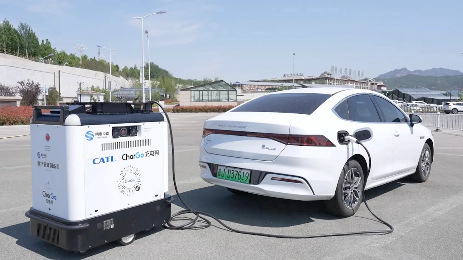 obot ricarica mobili: la svolta per i parcheggi in Cina