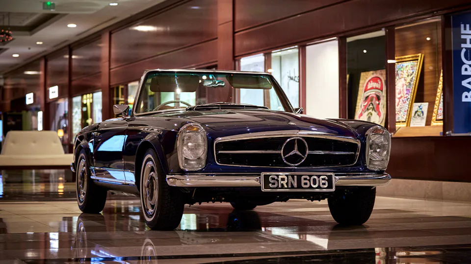 L'iconica Mercedes SL W113 "Pagoda" diventa elettrica