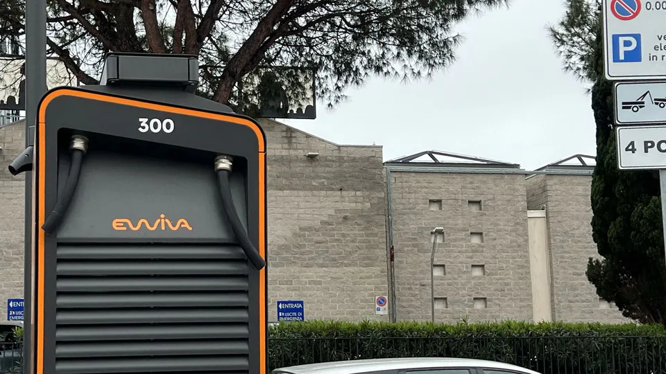 Roma - Assalto alle Colonnine FAST e HPC