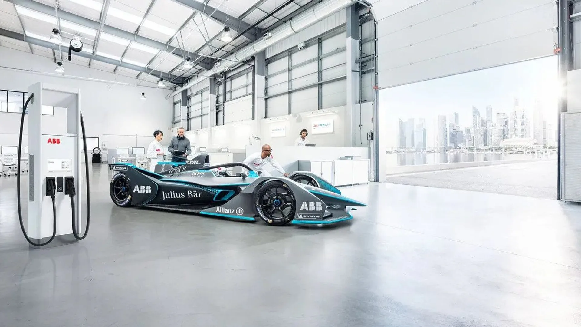 La Formula E ritarda di nuovo il debutto della ricarica a metà gara da 600kW