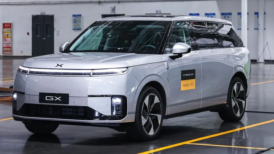 Xpeng lancia il primo robotaxi di serie senza LiDAR