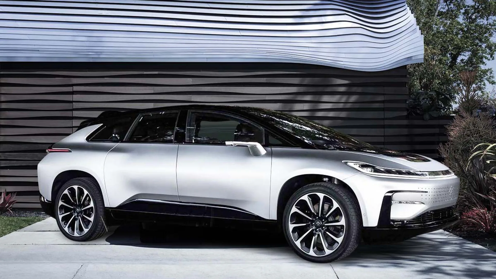 Faraday Future - FF91 consegne previste da Aprile