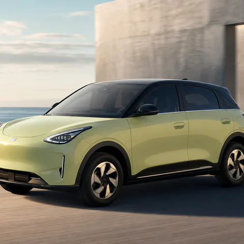 Geely E2 elettrica, proposta con due motori e batterie LFP da 35,35 o 47,14 kWh