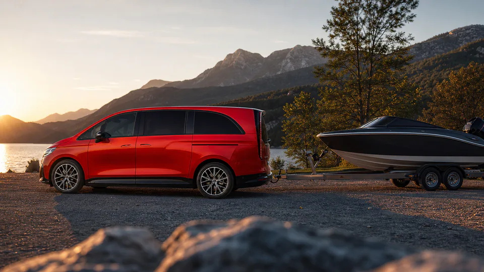 Mercedes-Benz VLE 400 4Matic elettrica, nuova versione bimotore a trazione integrale