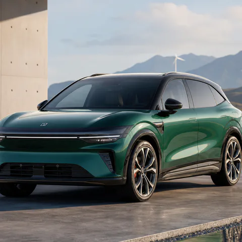 La Zeekr 7X aggiornata per il mercato europeo, proposta con tre configurazioni in Francia