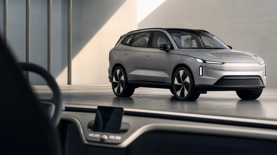 Il crossover elettrico Volvo EX60 al centro del piano di rinnovamento della gamma entro il 2030