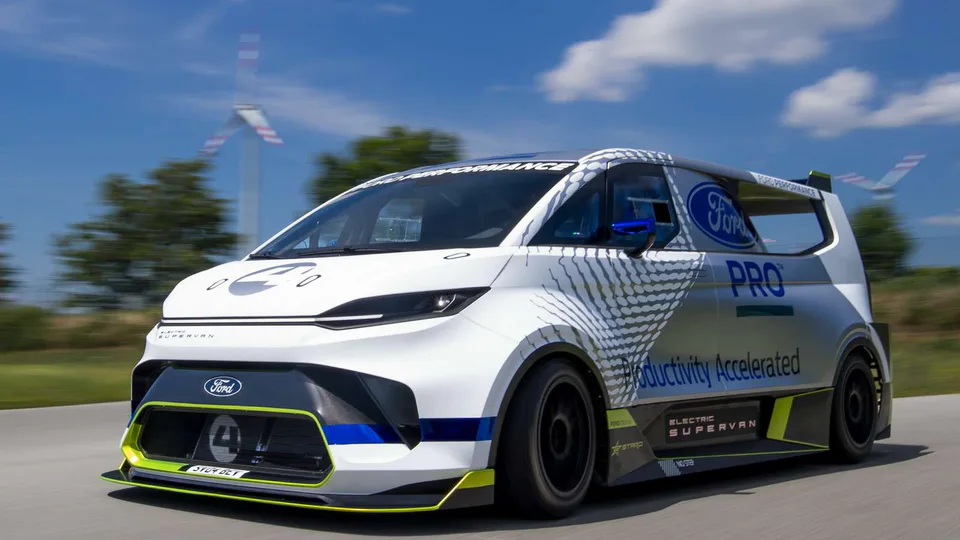 Anteriore di ford supervan 2022